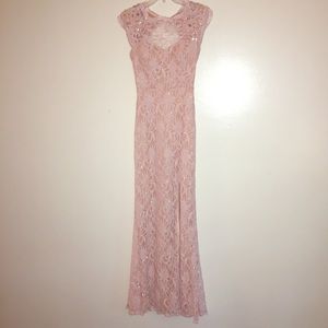 Can be worn to a pageant, prom or wedding.